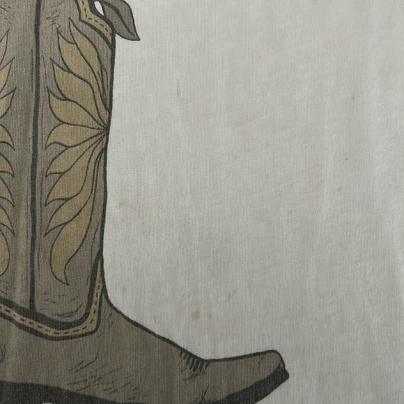 Oversized cream graphic tee With flowers in a boot - Picture 6 of 9